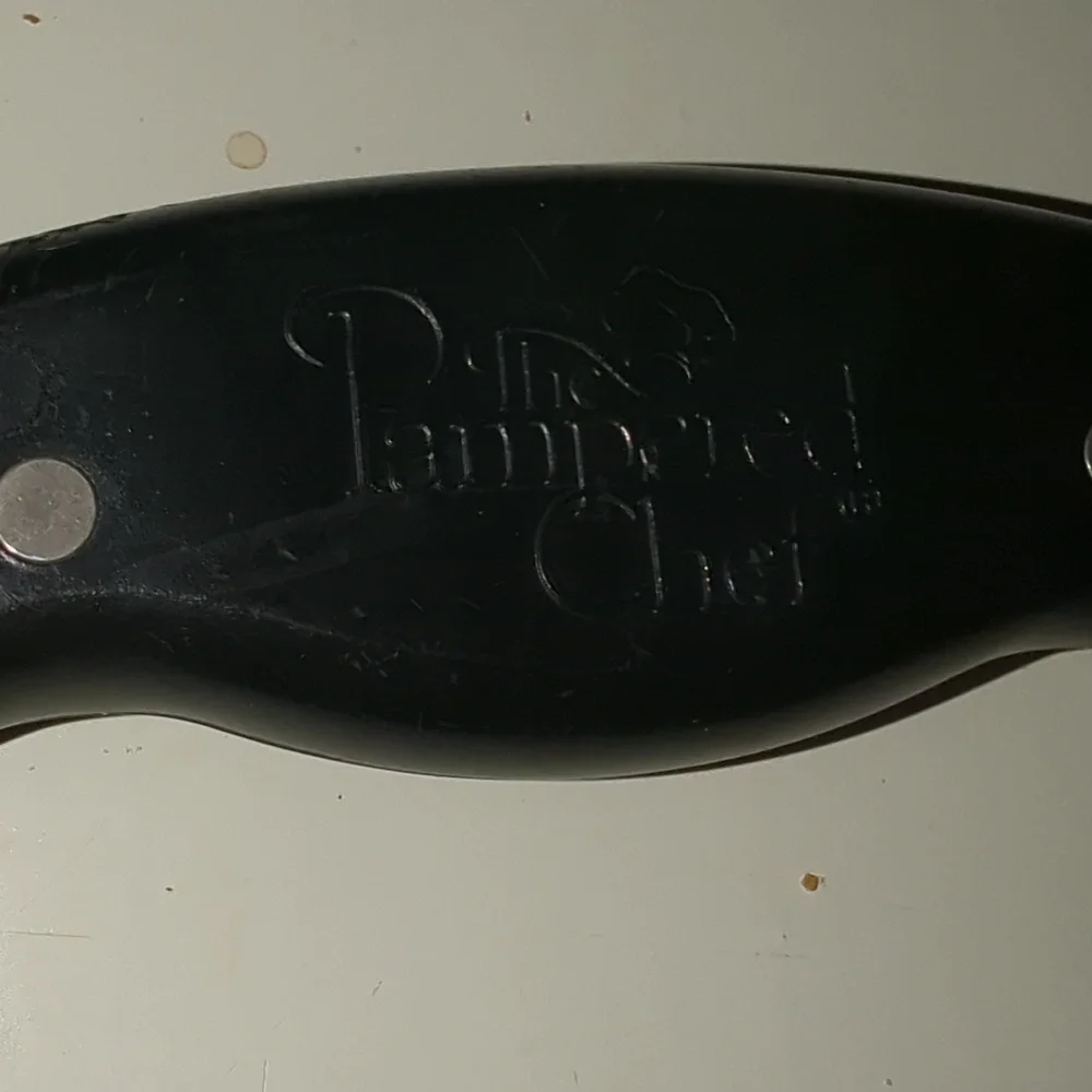 The Pampered Chef Black and Silver Crinkle Cutter
